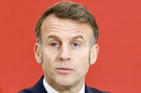 Macron mit blutunterlaufendem Auge