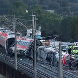 Mit Anbruch des Morgens wird bei Sonnenaufgang das Ausmaß der Katastrophe deutlich