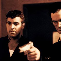 George Clooney (l.) und Quentin Tarantino als ungleiches Brüderpaar Seth und Richard Gecko in "From Dusk Till Dawn".