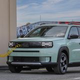 Auch der Fiat Panda ist mittlerweile elektrisch geworden. Das Fahrzeug auf der hauseigenen Smart-Car-Plattform startet mit seinem 83 kW / 113 PS starken Elektromotor an der Vorderachse aktuell bei knapp 25.000 Euro. Die elektrische Reichweite: 320 km