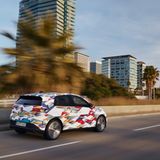 Das von Volkswagen angekündigte Billigmodell des ID1 lässt noch etwas auf sich warten, doch in den nächsten Monaten bringen die Wolfsburger immerhin den elektrischen ID Polo auf den Markt. Er soll sich nicht nur deutlich wertiger als viele bisherigen ID-Modelle präsentieren, sondern auch ab knapp 25.000 Euro zu haben sein