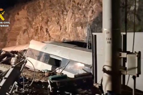 Bei dem Zugunglück kamen viele Menschen ums Leben. Foto: Uncredited/Guardia Civil via AP/dpa