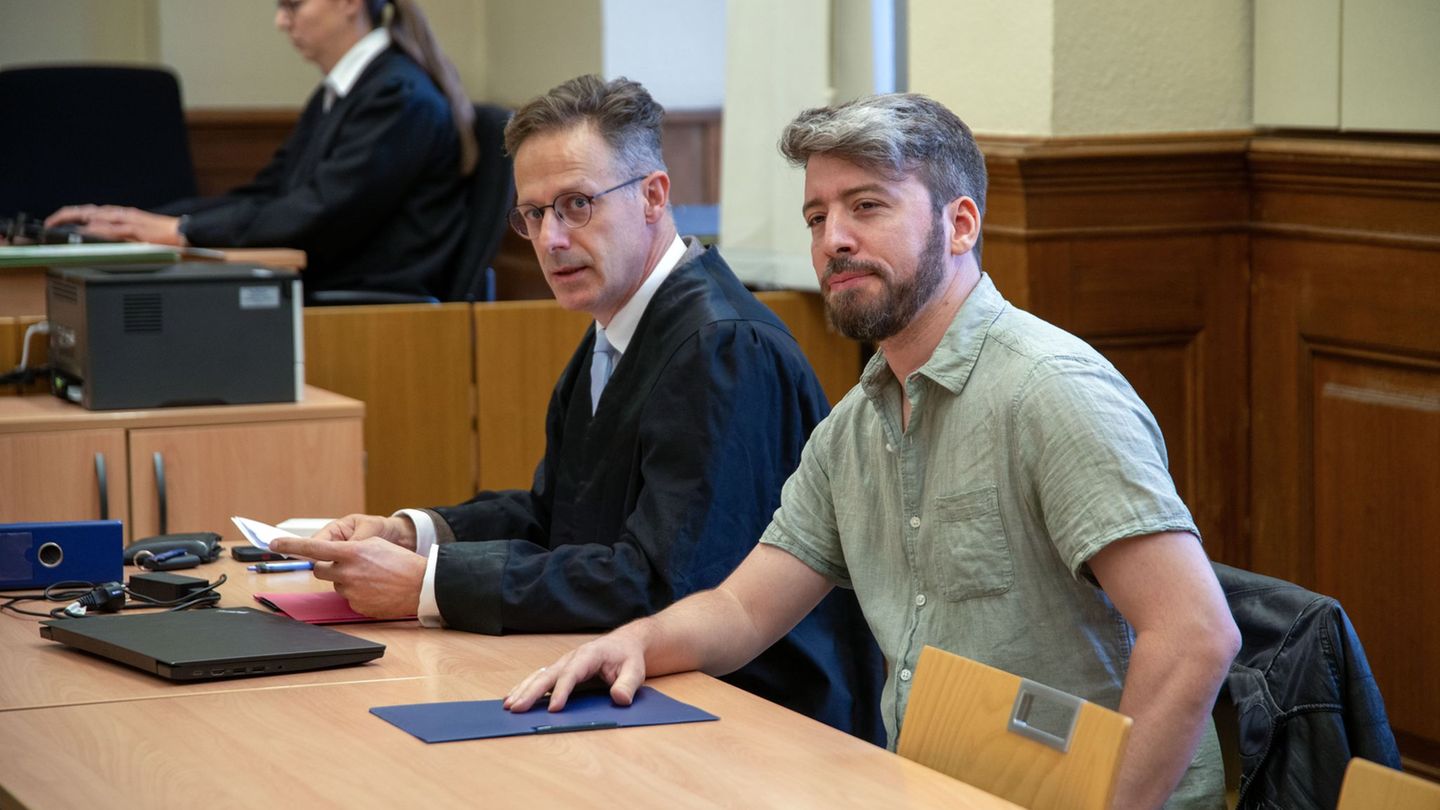 Der 38-Jährige sagte, er habe mit seinem friedlichen Protest ein Zeichen gegen den gesetzlich beschlossenen Atomausstieg setzen