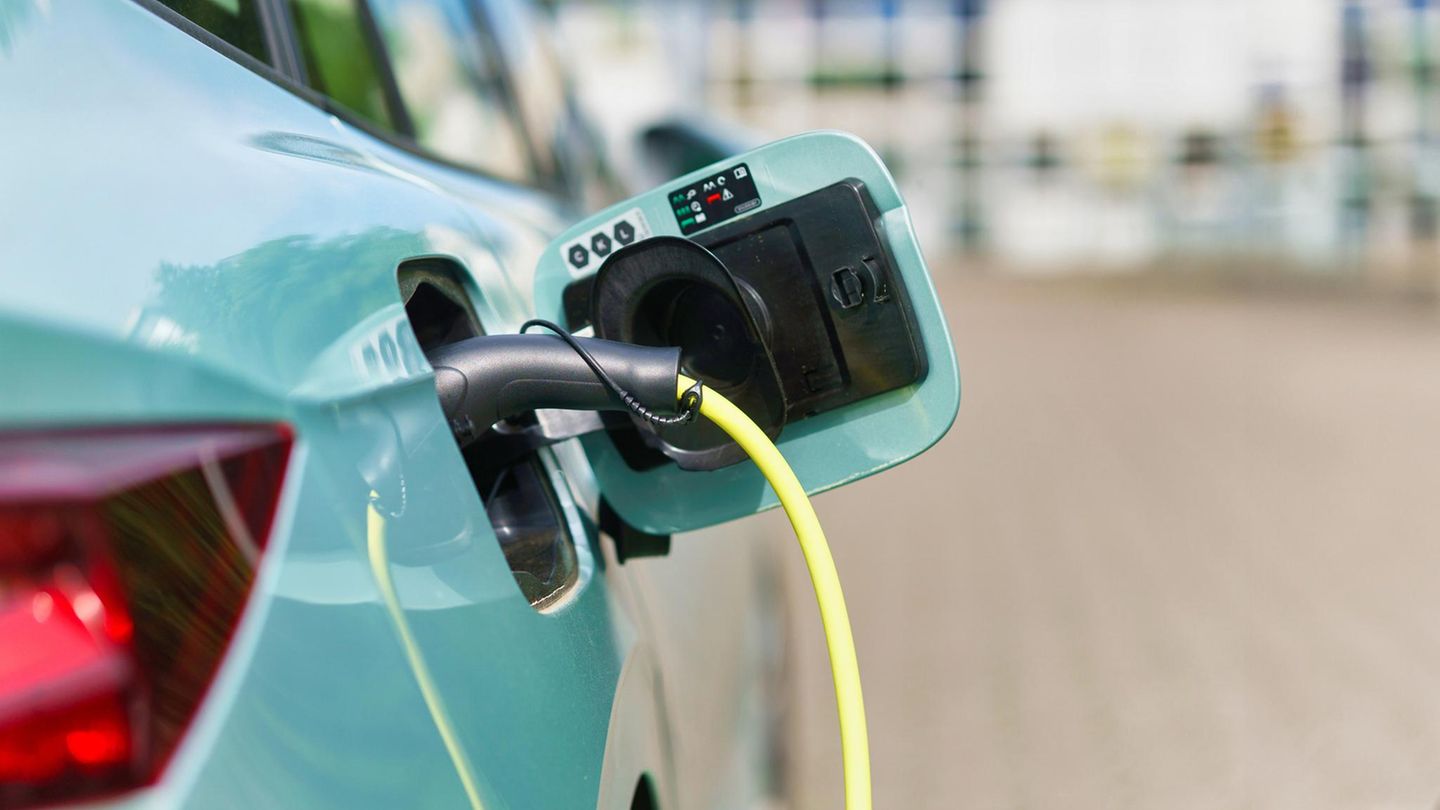 E-Auto an Ladesäule