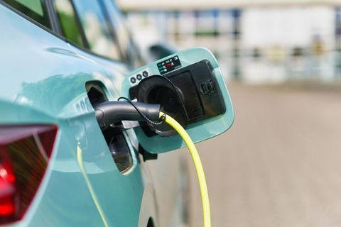 E-Auto an Ladesäule