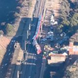 Diese Luftaufnahme zeigt das Ausmaß der Zerstörung eines der beiden Züge nach dem tödlichen Unfall