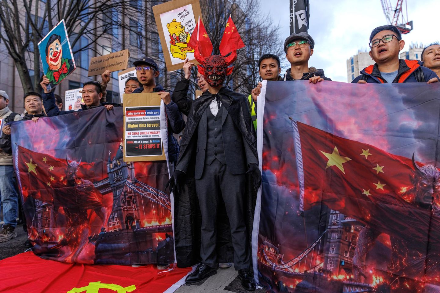 Anti-China-Proteste vor dem Royal Mint Court in London. Hier soll Chinas neue "Super-Botschaft" entstehen