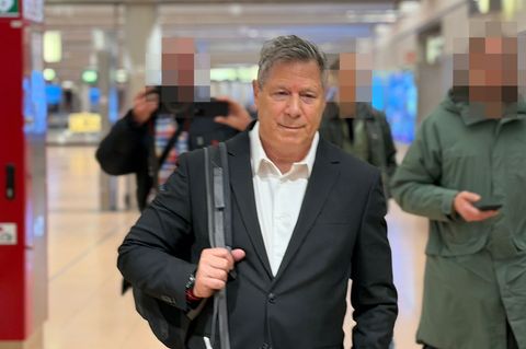 David Barkay auf dem Weg ins Gericht zum Prozess gegen Christina Block