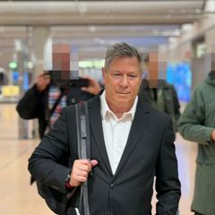 David Barkay auf dem Weg ins Gericht zum Prozess gegen Christina Block