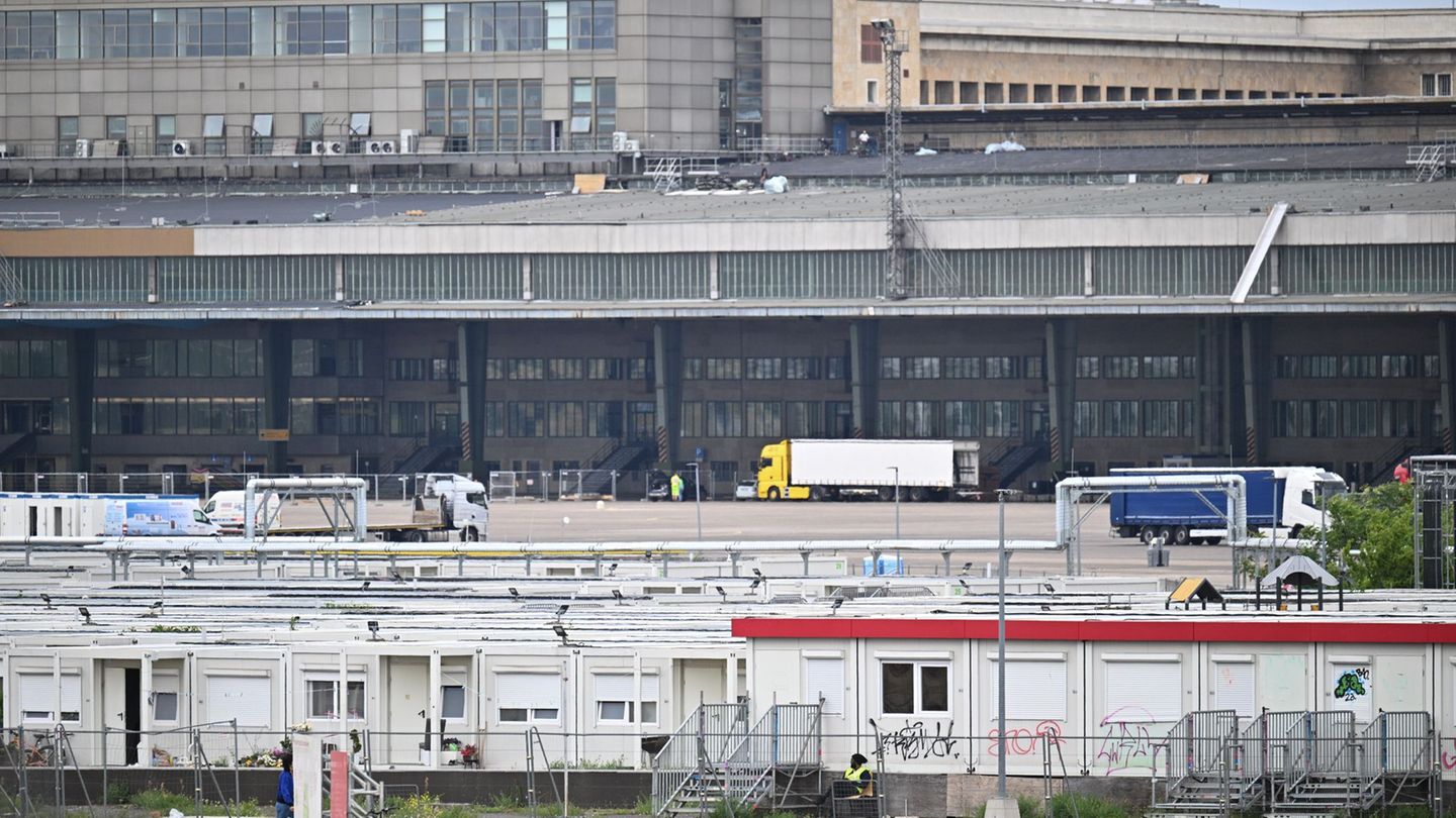 Die Zahl der Geflüchteten, die nach Berlin kommen, ist 2025 gesunken. (Archivbild) Foto: Sebastian Gollnow/dpa