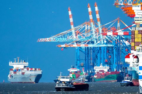 Für militärisch nutzbare Hafeninfrastruktur sollen 1,35 Milliarden Euro vom Bund nach Bremerhaven fließen. (Archivbild) Foto: Si