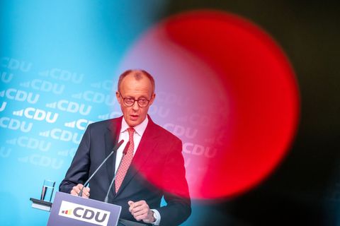 "Unsere Wirtschaft ist noch nicht wieder ausreichend in Schwung", sagt Friedrich Merz. Foto: Michael Kappeler/dpa