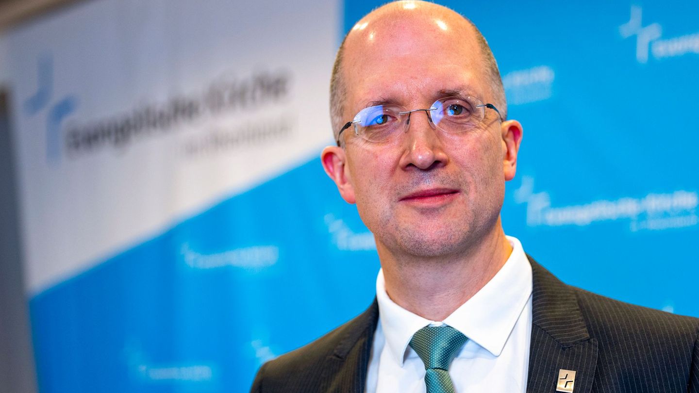 "Wir sind weiter engagiert für die Gesellschaft und vor allem für die Schwächsten der Gesellschaft", versichert Präses Thorsten