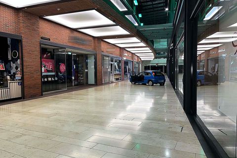 Die Täter erbeuteten zahlreiche Wertgegenstände. Foto: -/Polizei Duisburg/dpa