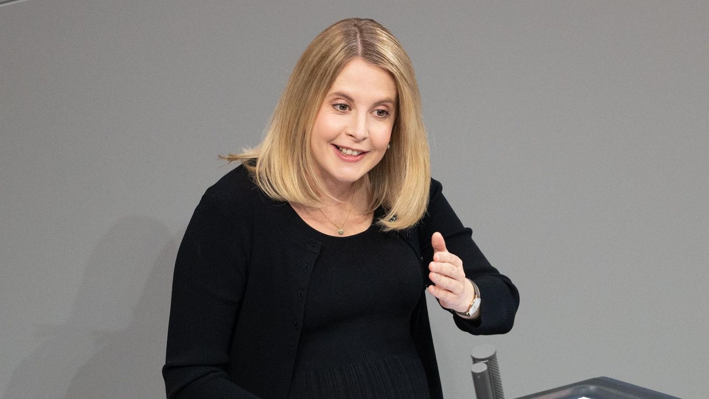 Bundesbauministerin-Verena-Hubertz-hat-ihr-erstes-Kind-bekommen