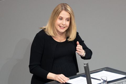 Verena Hubertz (SPD), Bundesministerin für Wohnen, Stadtentwicklung und Bauwesen, bei einer ihrer Bundestagsreden Ende November 2025