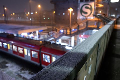 Nach einer Schlägerei am S-Bahnhof Hackerbrücke sind zwei junge Männer in Untersuchungshaft. (Archivfoto) Foto: Sven Hoppe/dpa