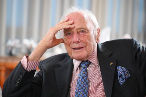 Mit einem Fake-Video von Reinhold Würth versuchen Betrüger, groß Kasse zu machen. (Archivbild) Foto: Bernd Weißbrod/dpa