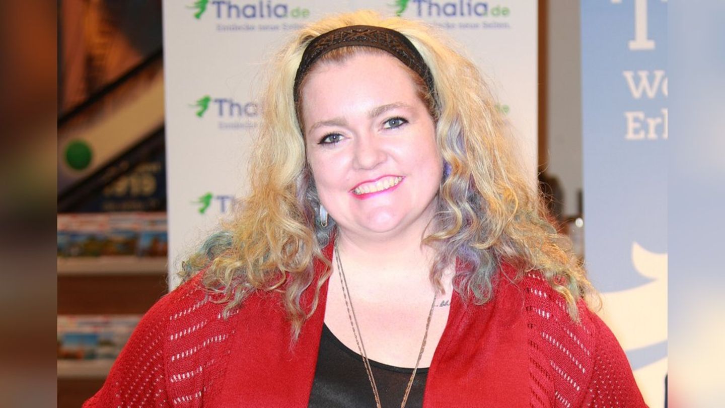 Colleen Hoover hat irreführende Medienberichte richtiggestellt.