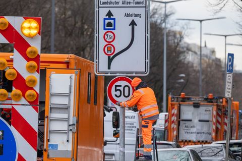 Seit Dienstag dürfen Autofahrer wieder mit bis zu 50 Kilometern pro Stunde über die Landshuter Allee fahren. (Archivbild) Foto: