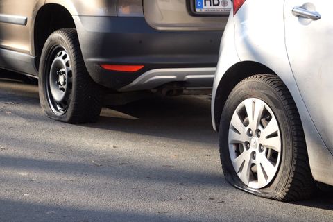 Immer wieder kommt es zu mutwilligen Zerstörungen von Reifen in Bremen. Foto: Jörn Hüneke/Xoyofilm/dpa