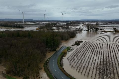 Massive Regenfälle haben in Südfrankreich für Überflutungen und Behinderungen geführt. Foto: Lionel Bonaventure/AFP/dpa