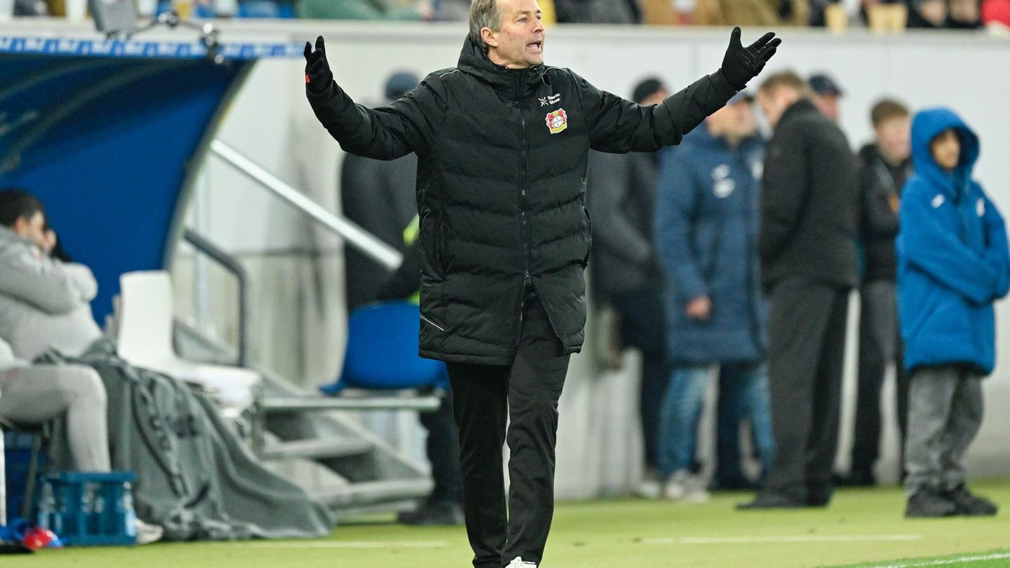 Leverkusens Trainer Kasper Hjulmand will mit seiner Mannschaft in die nächste Runde in der Champions League. Foto: Uwe Anspach/d