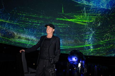 Peter Schilling im Saal des Berliner Zeiss-Großplanetariums
