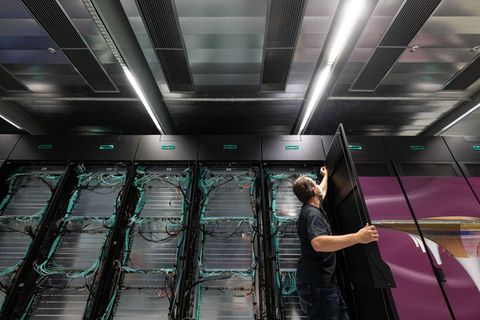 "Wenn man die Kernsysteme nicht modernisiert, redet man mit KI nur etwas schön." (Archivbild) Foto: Marijan Murat/dpa