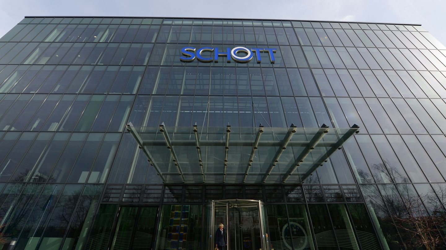 Schott mit seinem Stammsitz in Mainz produziert Spezialglas, das etwa in smarten Brillen, in Haushaltsgeräten oder in Teleskopen