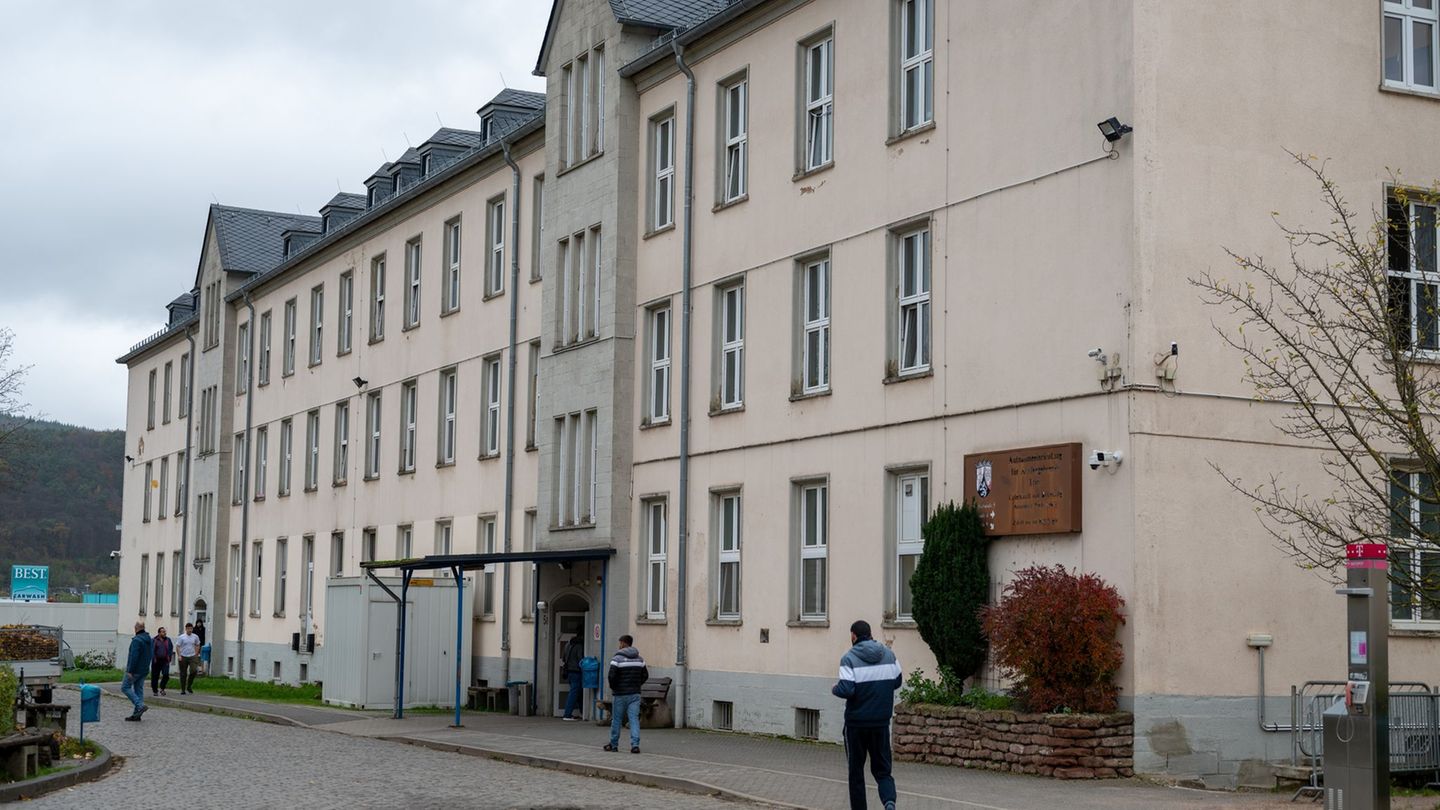 Auch Zahlen zur Landesaufnahmeeinrichtung in Trier legte das Ministerium vor. (Archivfoto) Foto: Harald Tittel/dpa