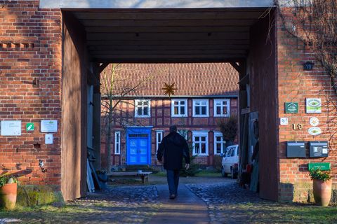 Die Zufahrt zum Landhof Neulingen. Foto: Klaus-Dietmar Gabbert/dpa