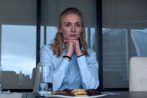 An einem scheinbar gewöhnlichen Arbeitstag wird Zara (Sophie Turner) böse überrascht.