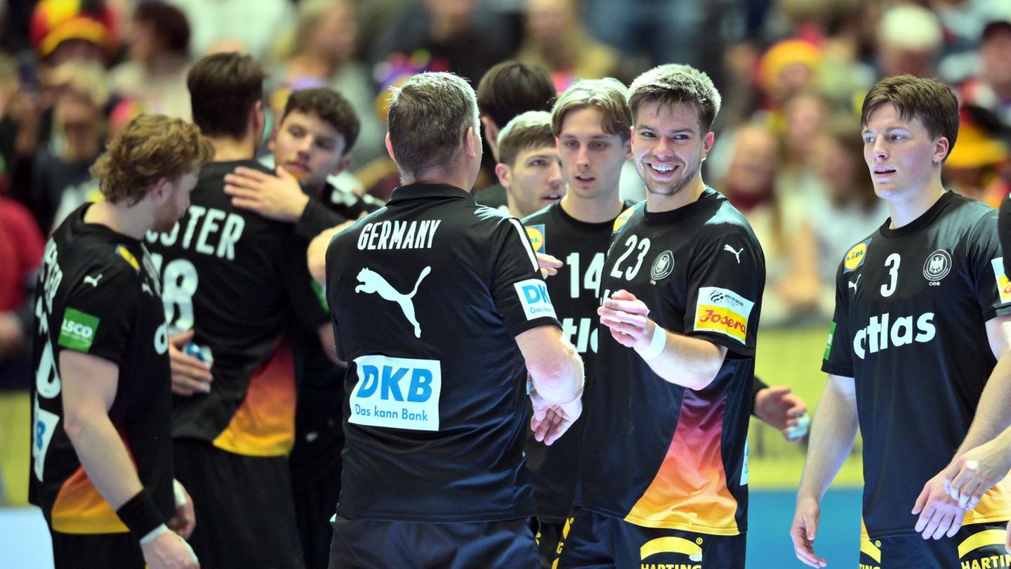 Die deutschen Handballer gehen mit großer Zuversicht in die EM-Hauptrunde. Foto: Sina Schuldt/dpa