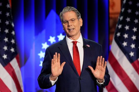 Bessent sprach im USA-House in Davos mit der Presse. Foto: Markus Schreiber/AP/dpa