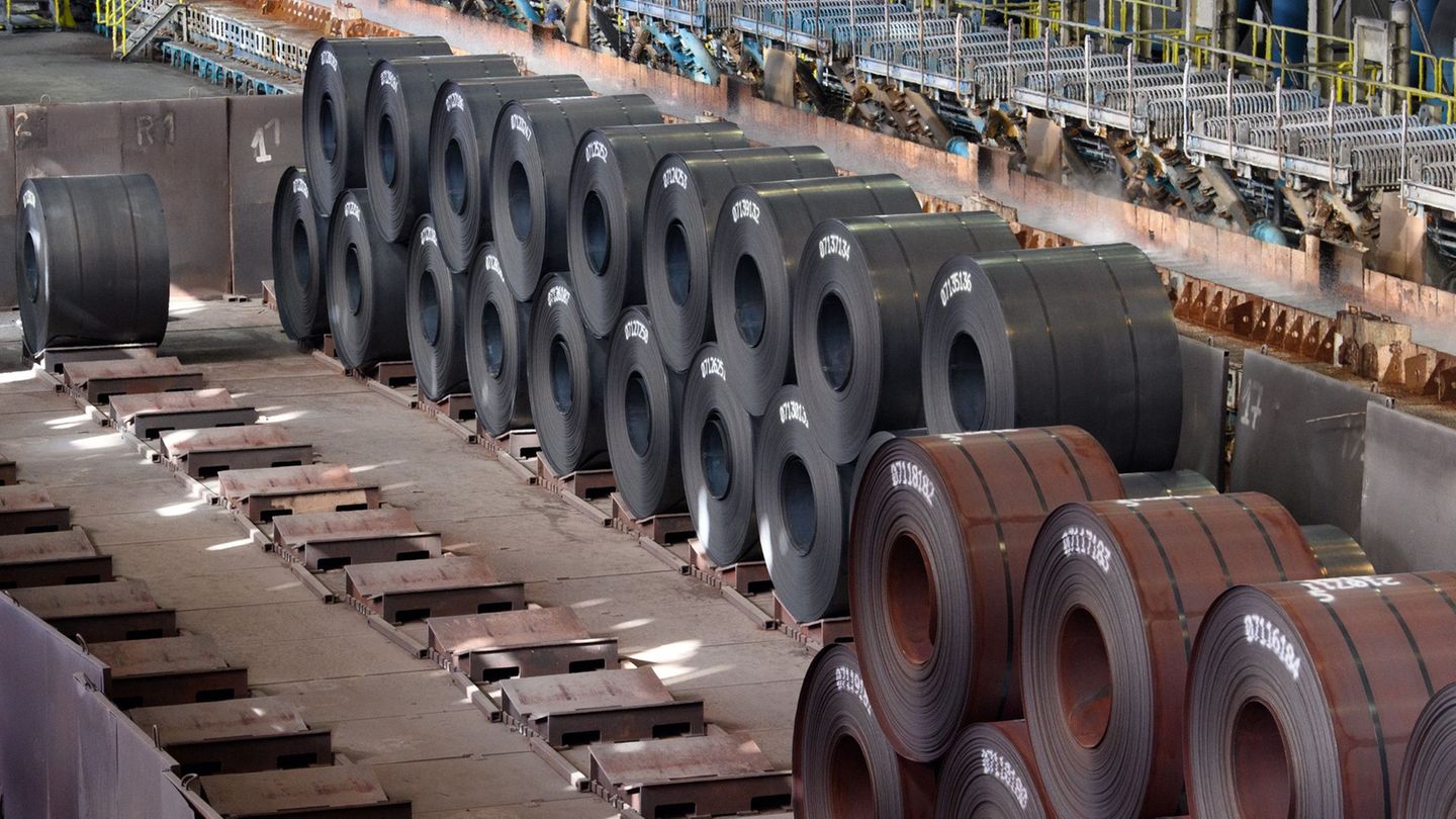 Die deutsche Industrie klagt sehr viel seltener über Materialmangel. (Archivbild) Foto: Soeren Stache/dpa-Zentralbild/dpa