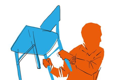 Schule als Herausforderung:Nico wirft mit einem Stuhl