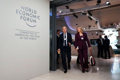 Er ist schon in Davos: Kanadas Premierminister Mark Carney und seine Wirtschaftsministerin Melanie Joly