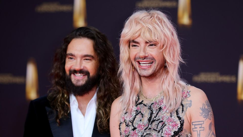 Tom und Bill Kaulitz strahlen gemeinsam auf dem roten Teppich im Jahr 2024