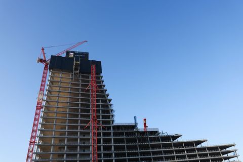 Der Gründer der Drogeriemarktkette Rossmann, Dirk Roßmann, beteiligt sich am geplanten Weiterbau des Hamburger Elbtowers. Foto: