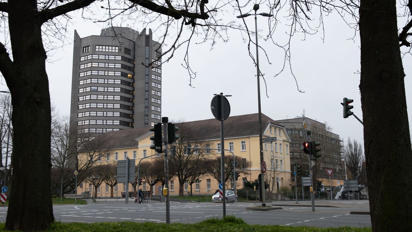 Ein Brief mit Pulver führte zu einem Einsatz im Neuen Rathaus in Göttingen. (Symbolbild) Foto: Swen Pförtner/dpa