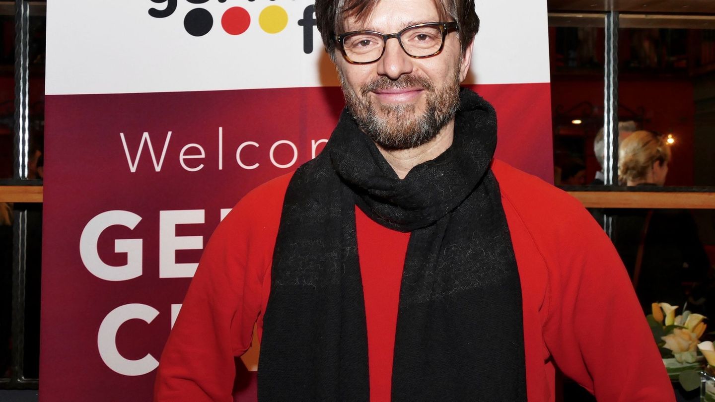 Der Kameramann Florian Hoffmeister erhält den Marburger Kamerapreis 2026. (Archivfoto) Foto: Barbara Munker/dpa