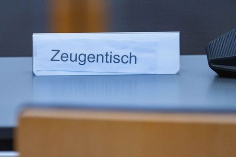 Der Hauptbelastungszeuge geriet bei seiner Aussage teils ins Straucheln. (Archivbild) Foto: Stefan Sauer/dpa