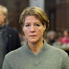 Christina Block am 31. Prozesstag vor dem Landgericht Hamburg. Im Hintergrund steht ihr Lebensgefährte, der ehemalige Sportmoderator Gerhard Delling