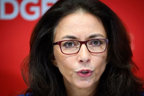 DGB-Chefin Yasmin Fahimi wendet sich strikt gegen Leistungskürzungen der Sozialsysteme. Foto: Bernd von Jutrczenka/dpa