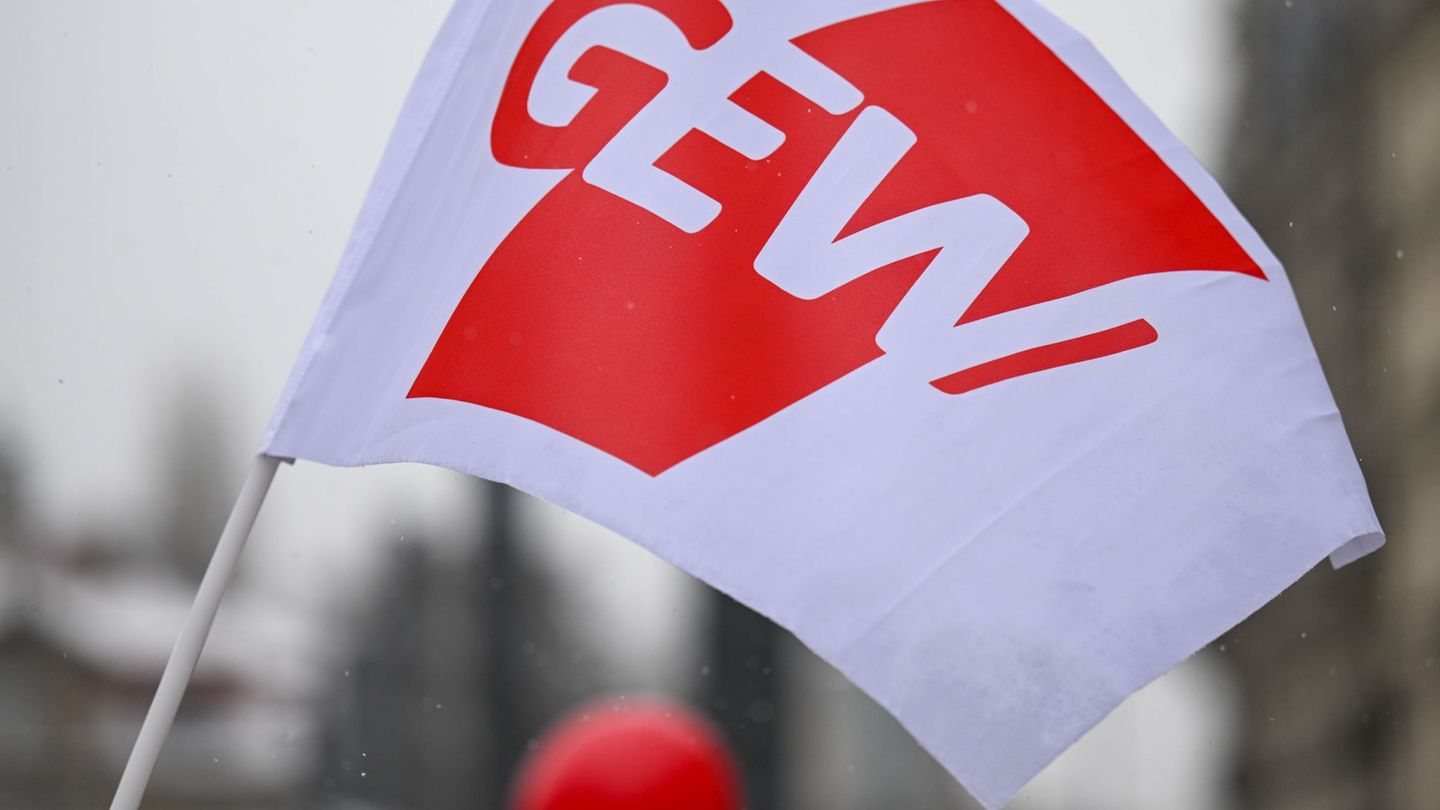 Die GEW hat in einigen Regionen angestellte Lehrer für Mittwoch zu Warnstreiks aufgerufen. (Symbolbild) Foto: Hendrik Schmidt/dp