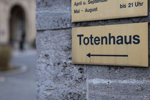 Eine neue Landesverordnung regelt Bestattungen in Rheinland-Pfalz. (Symbolbild) Foto: Hannes P Albert/dpa