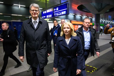 Im Herbst forderte Minister Schnieder drei Sofortprogramme bei der Bahn für mehr Kundenzufriedenheit. Das erste wurde nun gestar