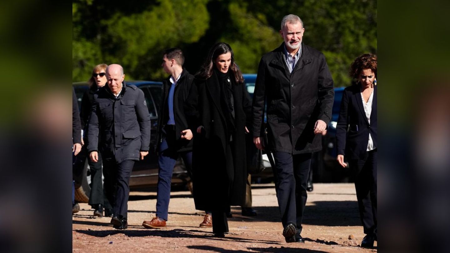 König Felipe und Königin Letizia besuchten am Dienstag die Unfallstelle in Adamuz.