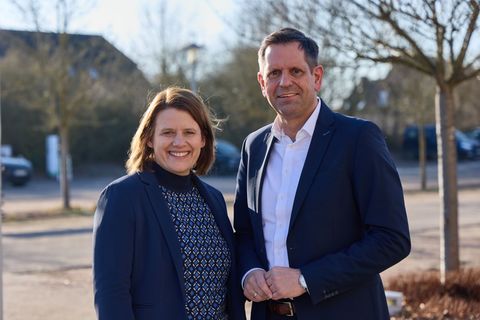 Niedersachsens Regierungschef Lies und seine Stellvertreterin Hamburg vor dem Auftakt der Kabinettsklausur in Adendorf. Foto: Ge